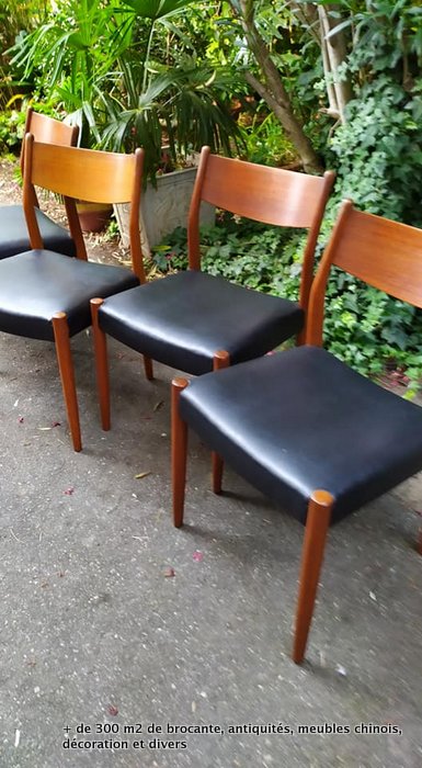 serie de quatre chaises scandinaves
