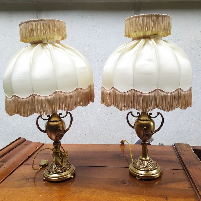 Paire de lampes de chevet vintage en laiton et opaline