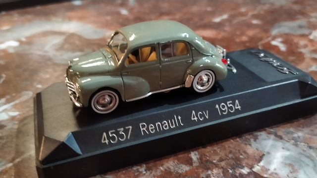 Objet de décoration d'une voiture ancienne - Deco Brocante