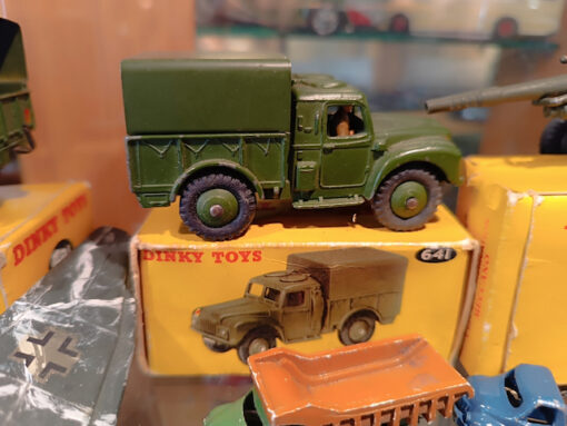 Nouveau Brocante - Divers Objets, Tableaux, Lustres, vintage, Art premier, Dinky Toys...... – Image 9