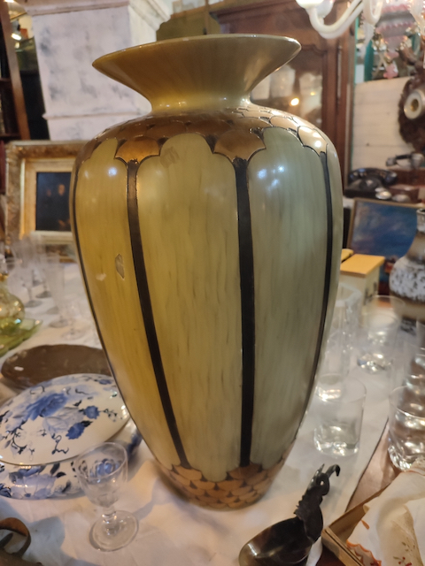 vase style art deco