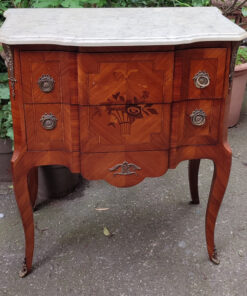 petite commode marquetee