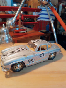 Voitures Miniatures 1/18ème Brocante Antiquités Objets Déco