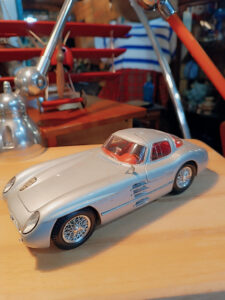 Voitures Miniatures 1/18ème Brocante Antiquités Objets Déco