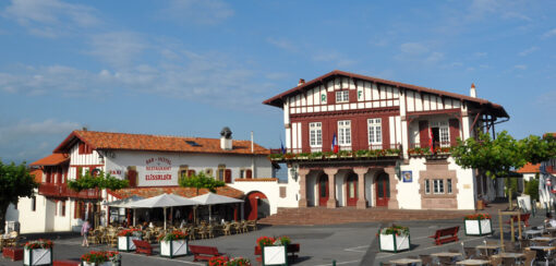 Tableau Peyranne Remy Huile sur Toile "Place de Bidart, Pays Basque" – Image 6