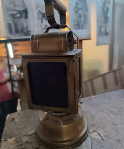 Alternative view of Lampe SNCF Ancienne en Cuivre