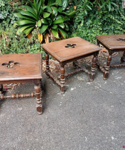 Alternative view of Tabourets Anciens en Chêne (série de trois) Epoque XIXème