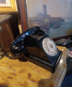 Alternative view of Téléphone Ancien en Bakélite années 50/60