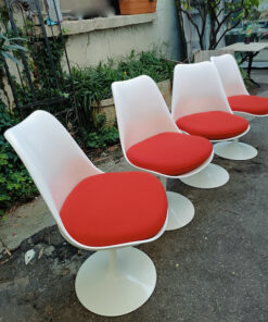 Alternative view of Chaises Saarinen Edition Knoll Studio série de quatre