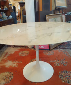 table saarinen