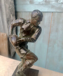 Alternative view of Régule Rugby Sculpture années 50