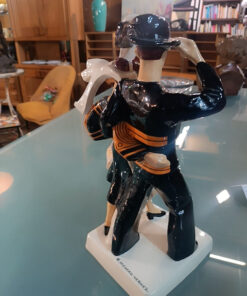 Alternative view of Henriot Quimper Faïence Couple de danseurs de R.Micheau-Vernez Epoque XXème