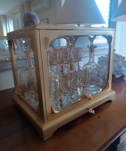 Alternative view of Cave à Liqueur vitrée Epoque XIXème verrerie en cristal doré