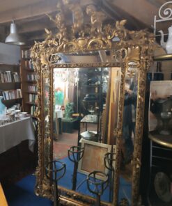 Alternative view of Miroir Napoléon III Doré a Parecloses frontons à décors d'amours musiciens