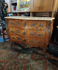 commode marquetee