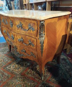 Alternative view of Commode marquetée de Style Louis XV Epoque XXème