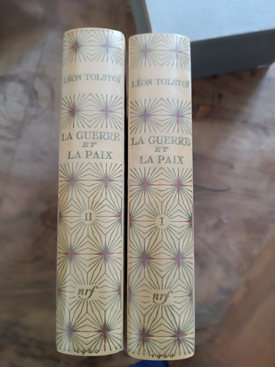La guerre et la paix Léon Tolstoi en 2 volumes illustrations Edy legrand édition Gallimard numérotée 1307 – Image 4