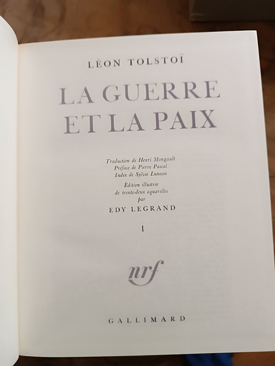 La guerre et la paix Léon Tolstoi en 2 volumes illustrations Edy legrand édition Gallimard numérotée 1307 – Image 2