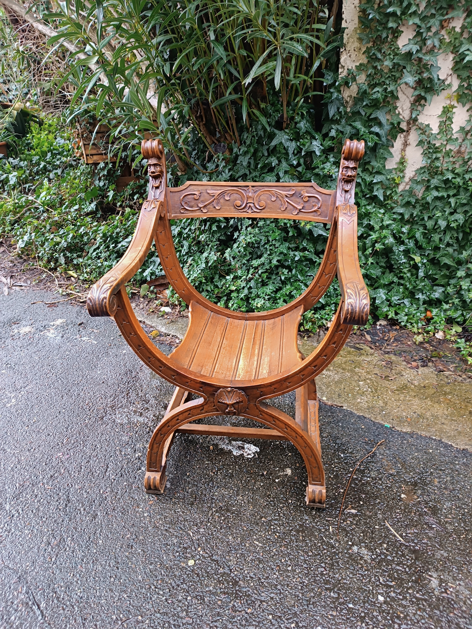 Fauteuil Dagobert Epoque XIXème en Noyer Massif – Image 4