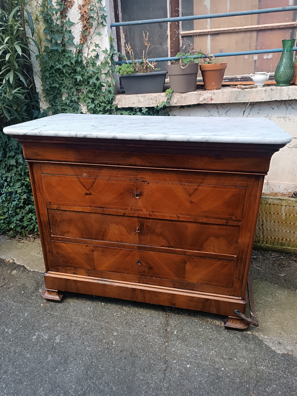 Grande Commode Epoque Louis Philippe en Noyer plateau Marbre blanc – Image 2