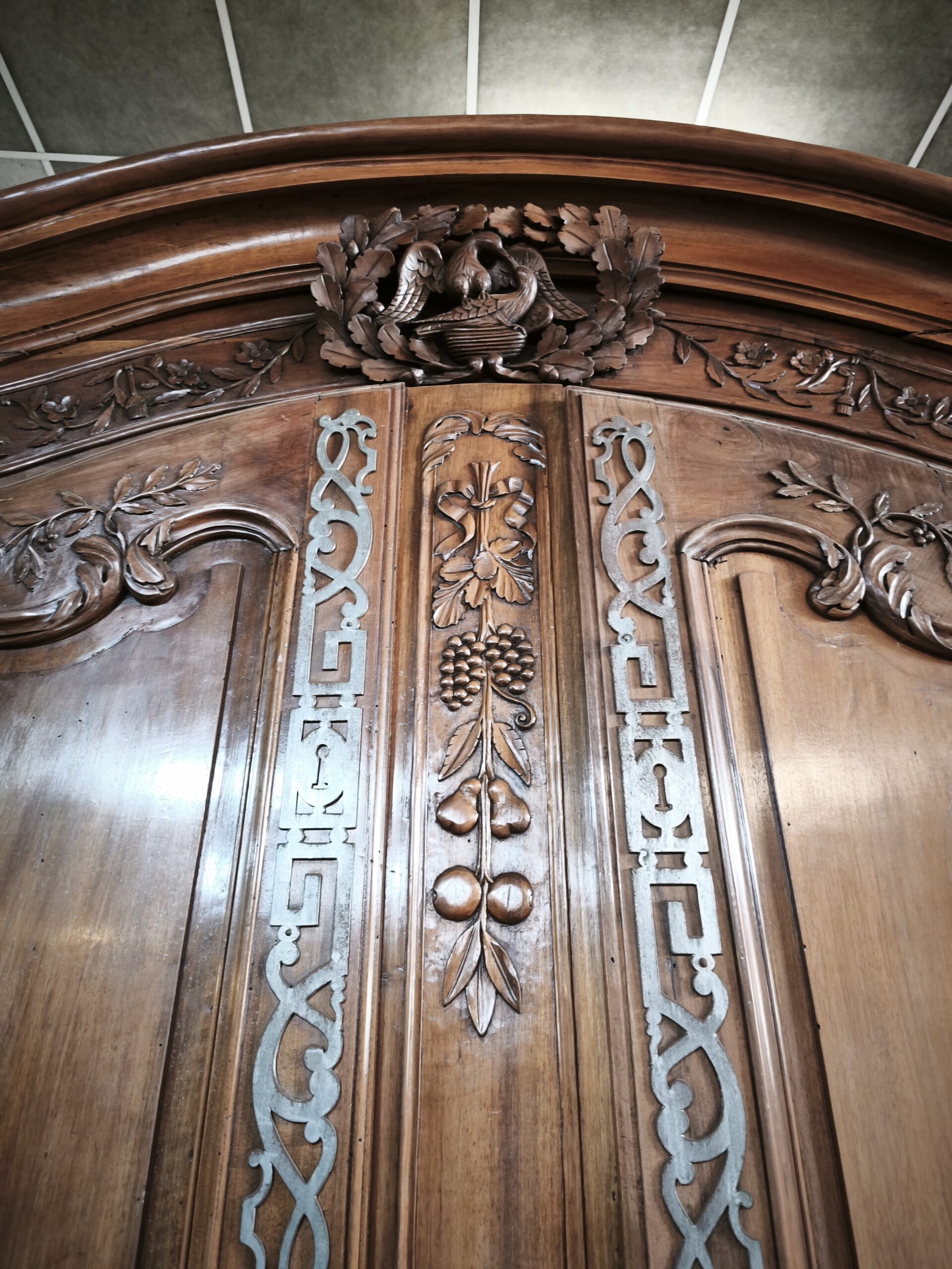 Armoire Provençale de mariage Louis XV Epoque fin XVIIIème en Noyer – Image 16