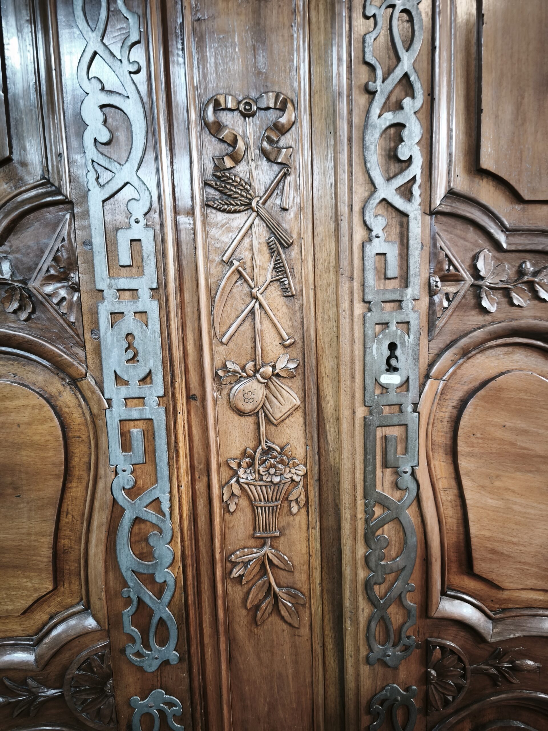 Armoire Provençale de mariage Louis XV Epoque fin XVIIIème en Noyer – Image 17