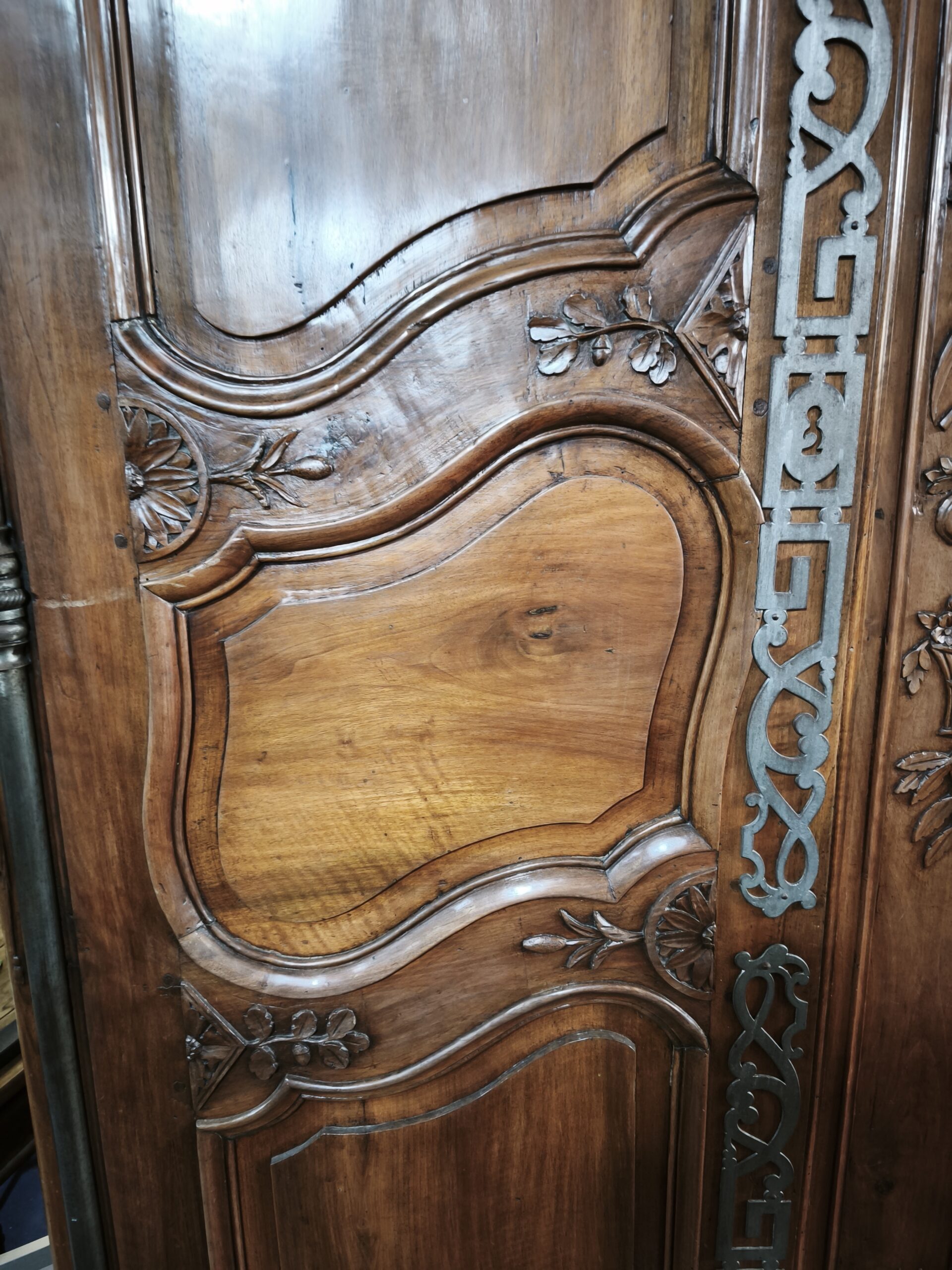 Armoire Provençale de mariage Louis XV Epoque fin XVIIIème en Noyer – Image 18