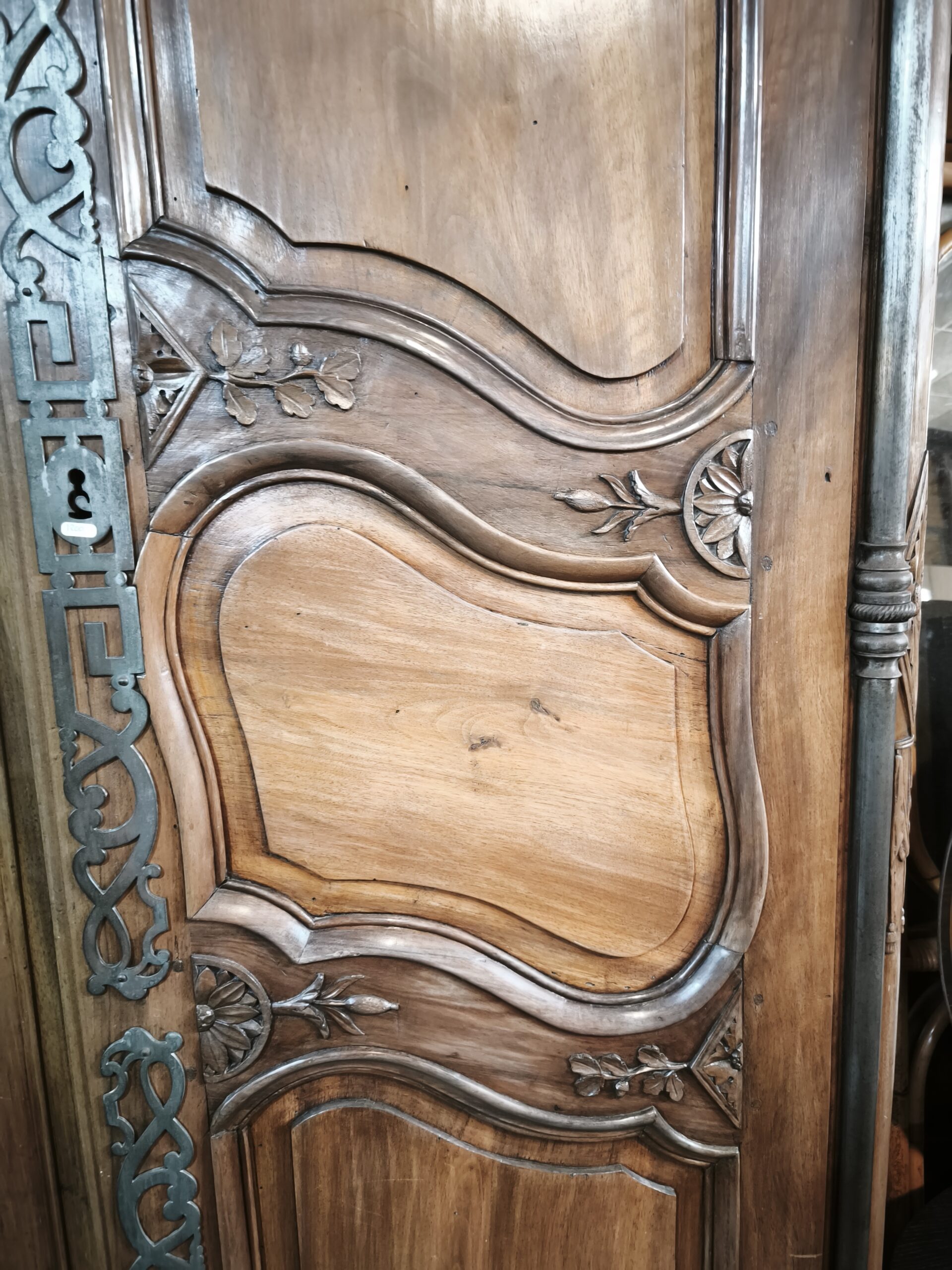 Armoire Provençale de mariage Louis XV Epoque fin XVIIIème en Noyer – Image 19