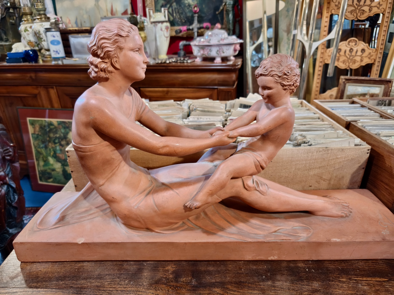 Terre cuite Art Déco signée Ugo CIPRIANI « Mère et son enfant » Epoque 1930 – Image 5