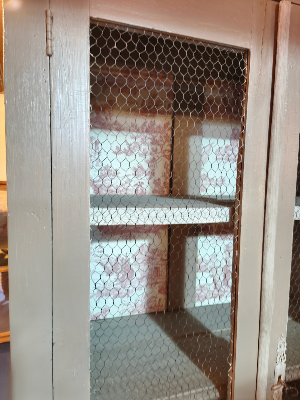 Armoire Parisienne Patinée portes grillagées – Image 3