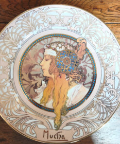 Blonde mucha plat