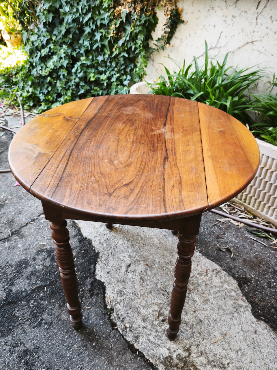 Table ronde Louis Philippe en Noyer Massif Epoque XIXème – Image 2