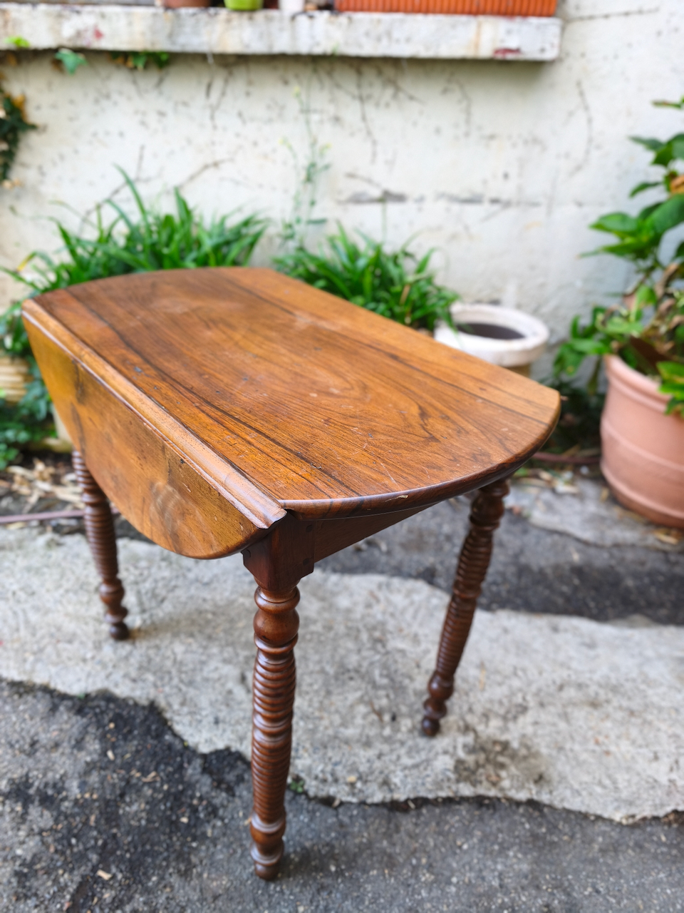 Table ronde Louis Philippe en Noyer Massif Epoque XIXème – Image 3
