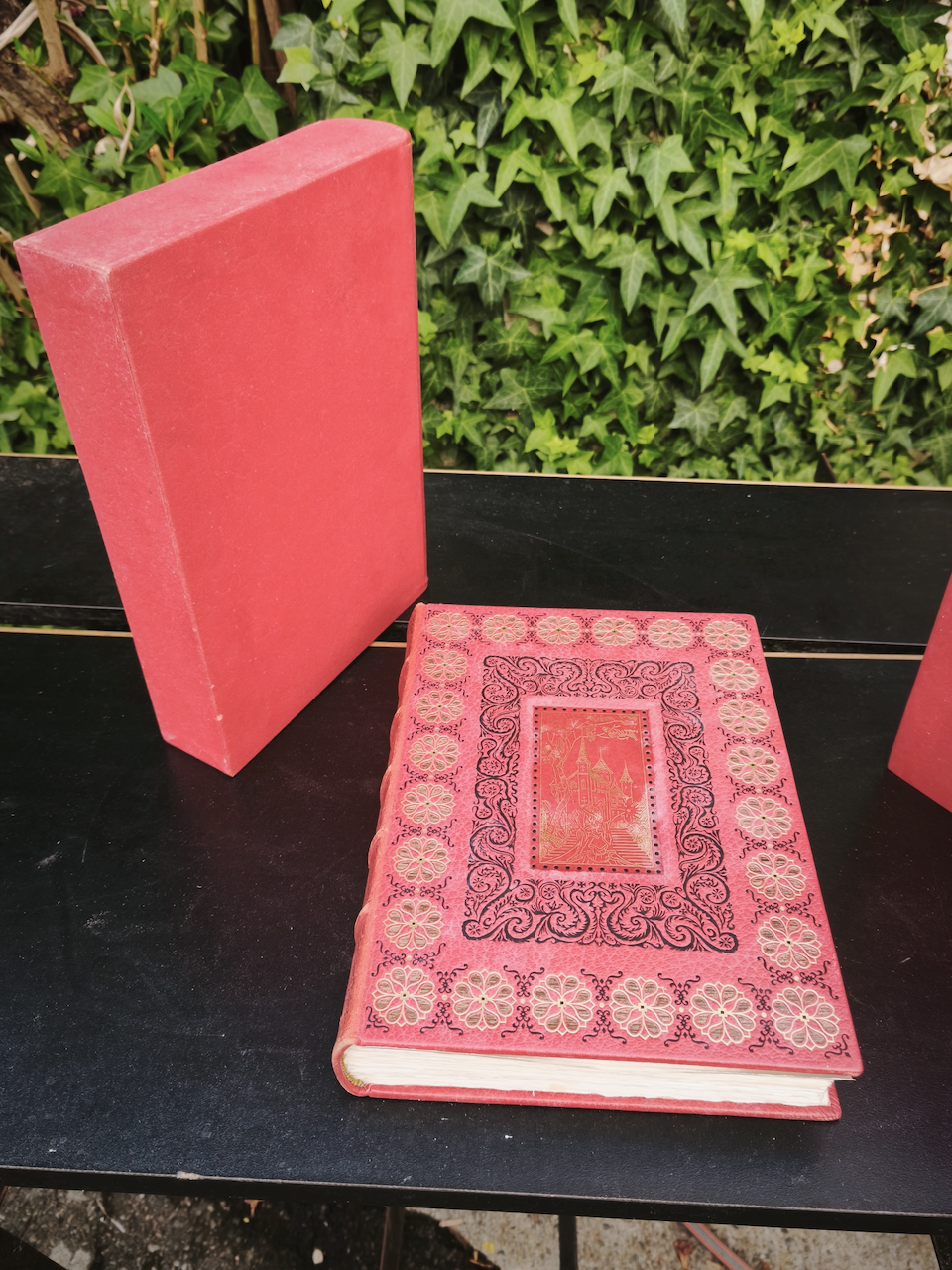 Contes de Perrault Edition numérotée de grand luxe en deux volumes – Image 3