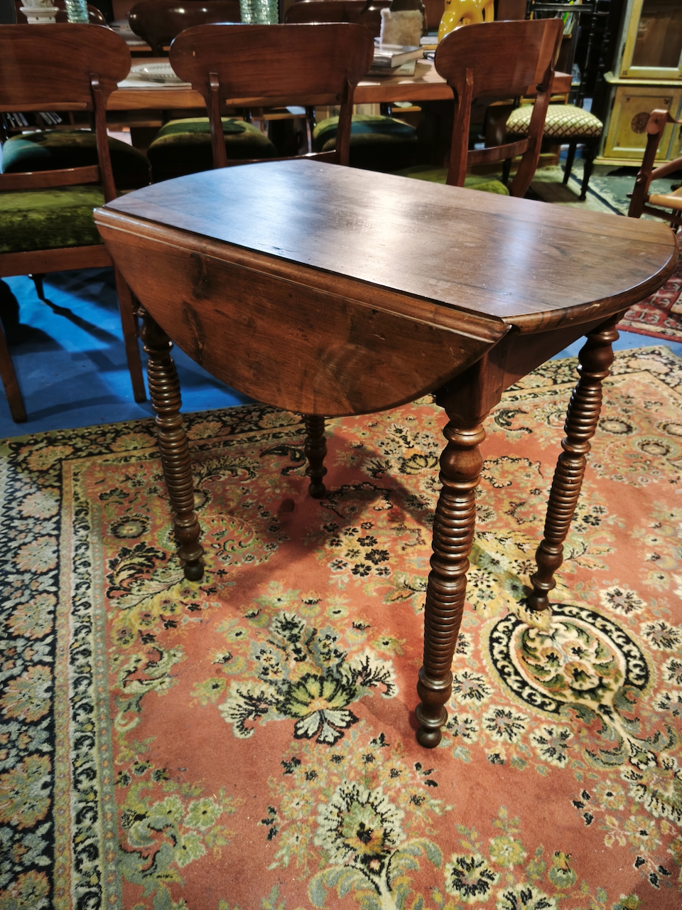 Table ronde Louis Philippe en Noyer Massif Epoque XIXème – Image 4