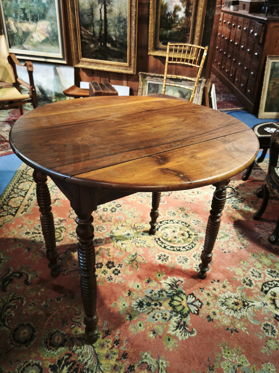 Table ronde Louis Philippe en Noyer Massif Epoque XIXème – Image 2