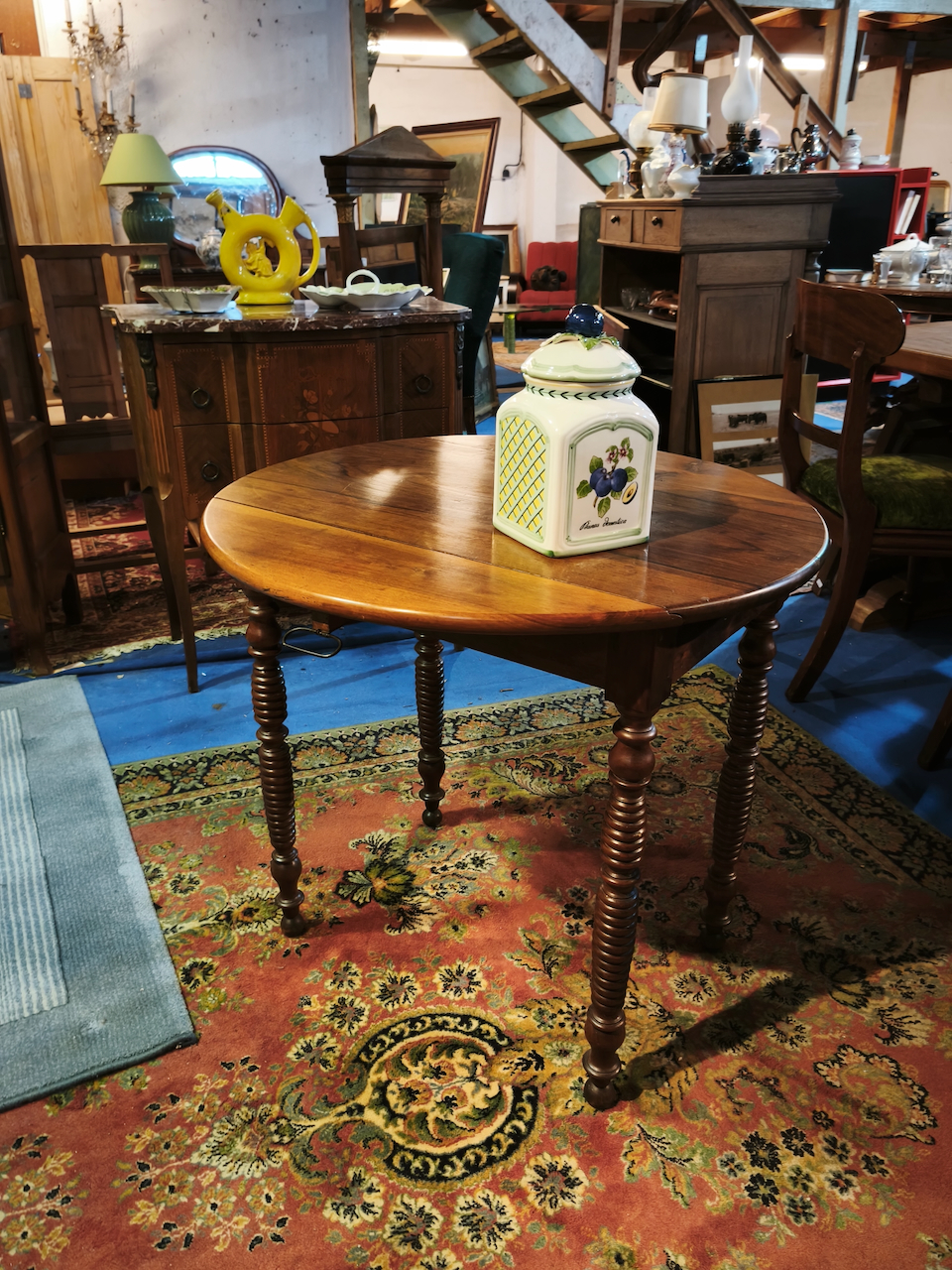 Table ronde Louis Philippe en Noyer Massif Epoque XIXème – Image 3