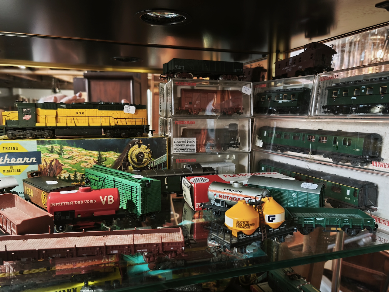 Trains Electriques Arrivage important Marklin, Fleischmann.... Locomotives et wagons - Nombreux accessoires – Image 4