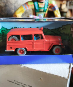En voiture Tintin échelles 1/43e, éditées par Atlas / Moulinsart dans leurs boîtes bleues d'origine avec décors en fond de boîte – Image 10