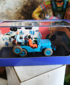En voiture Tintin échelles 1/43e, éditées par Atlas / Moulinsart dans leurs boîtes bleues d'origine avec décors en fond de boîte – Image 38