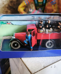 En voiture Tintin échelles 1/43e, éditées par Atlas / Moulinsart dans leurs boîtes bleues d'origine avec décors en fond de boîte – Image 39
