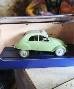 En voiture Tintin échelles 1/43e, éditées par Atlas / Moulinsart dans leurs boîtes bleues d'origine avec décors en fond de boîte – Image 42