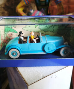 En voiture Tintin échelles 1/43e, éditées par Atlas / Moulinsart dans leurs boîtes bleues d'origine avec décors en fond de boîte – Image 45
