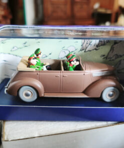 En voiture Tintin échelles 1/43e, éditées par Atlas / Moulinsart dans leurs boîtes bleues d'origine avec décors en fond de boîte – Image 50