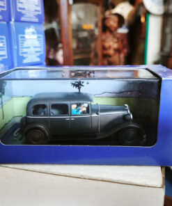En voiture Tintin échelles 1/43e, éditées par Atlas / Moulinsart dans leurs boîtes bleues d'origine avec décors en fond de boîte – Image 53