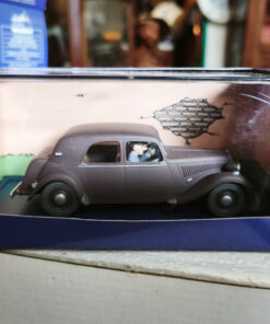 En voiture Tintin échelles 1/43e, éditées par Atlas / Moulinsart dans leurs boîtes bleues d'origine avec décors en fond de boîte – Image 56