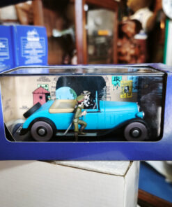 En voiture Tintin échelles 1/43e, éditées par Atlas / Moulinsart dans leurs boîtes bleues d'origine avec décors en fond de boîte – Image 57