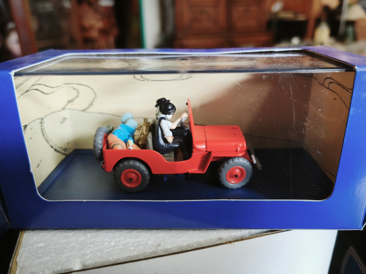 En voiture Tintin échelles 1/43e, éditées par Atlas / Moulinsart dans leurs boîtes bleues d'origine avec décors en fond de boîte – Image 62