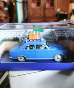 En voiture Tintin échelles 1/43e, éditées par Atlas / Moulinsart dans leurs boîtes bleues d'origine avec décors en fond de boîte – Image 64