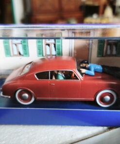 En voiture Tintin échelles 1/43e, éditées par Atlas / Moulinsart dans leurs boîtes bleues d'origine avec décors en fond de boîte – Image 66
